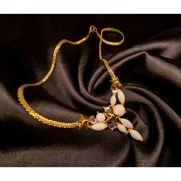 Rare Find Vintage TRIFARI Signed White Milk Glass God Tone Moonglow Pendant Neck - Picture 5 of 5